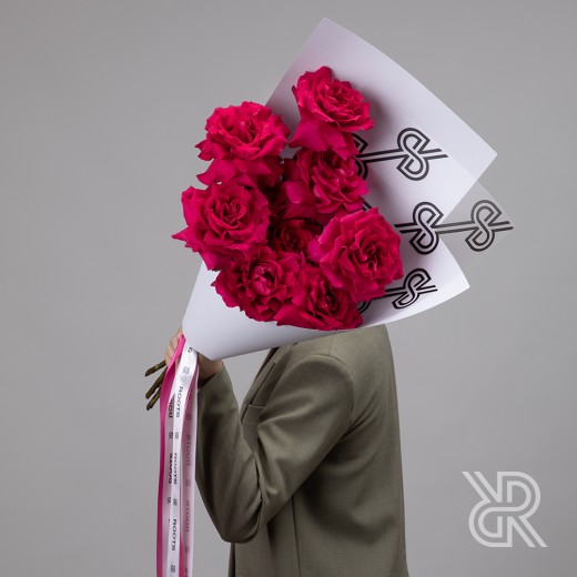 Mono 110 Монобукет в крафт бумаге с одноголовой розой