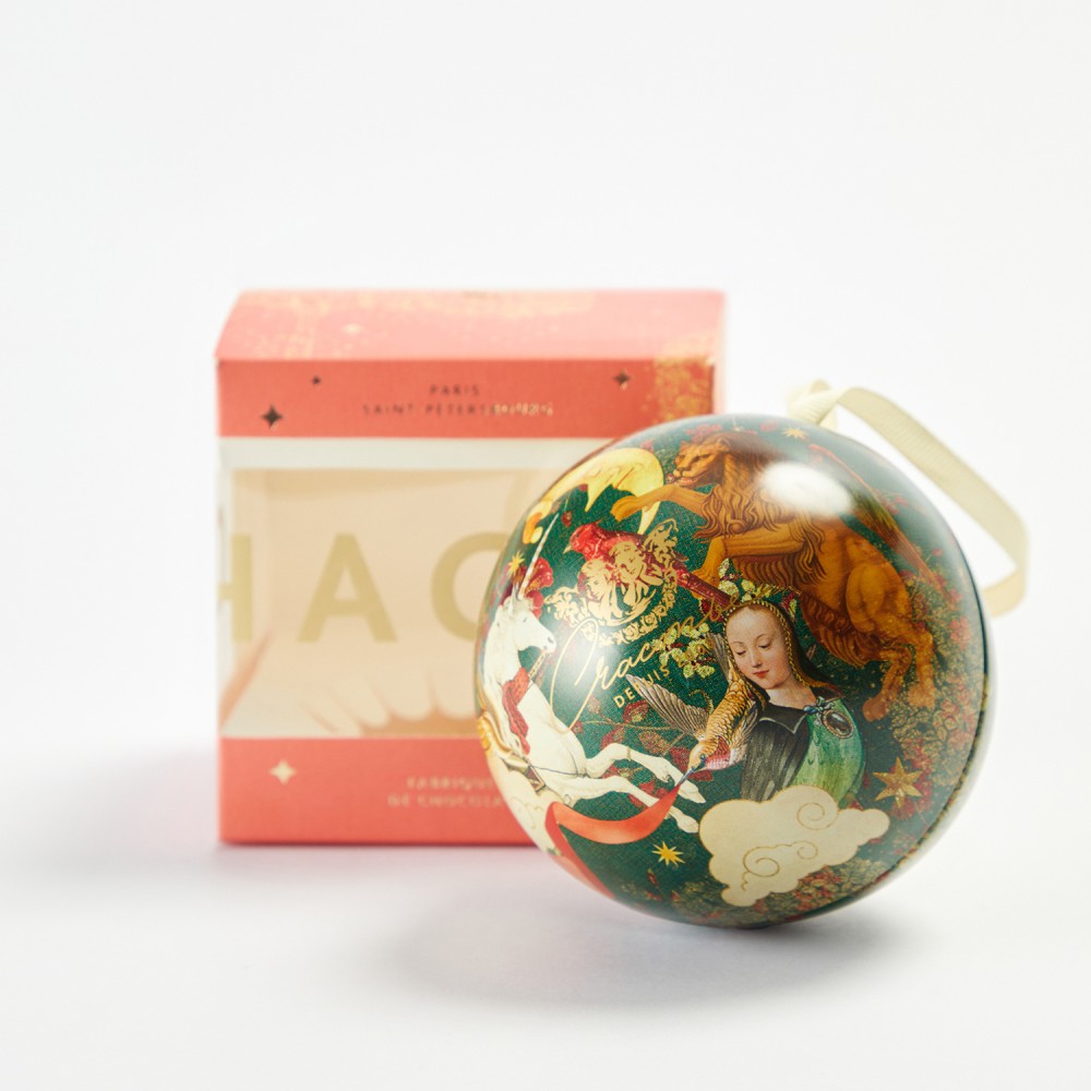 Новогодний шар с мини-пралине ручной работы