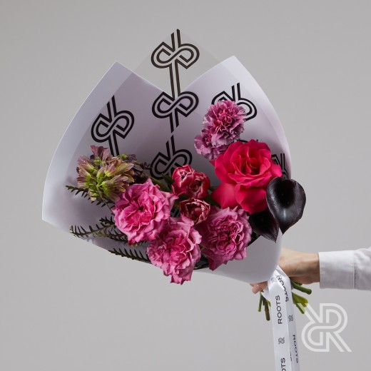 Bouquet 192 Букет в крафт бумаге с пионовидной розой и фриттилярией