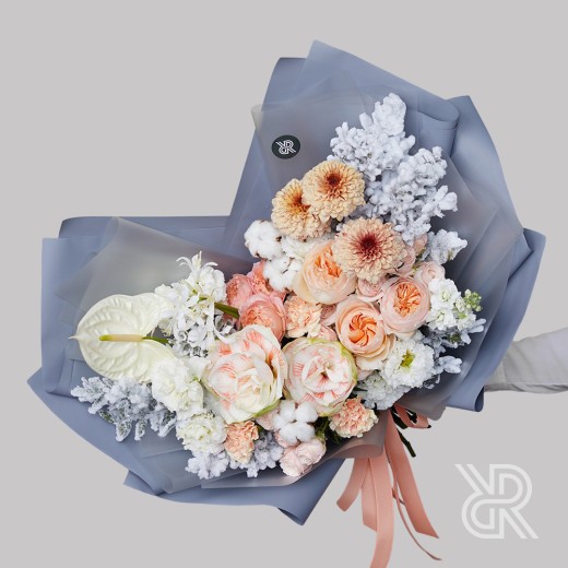 Bouquet 008 Букет в пленке с амариллисом и хлопком