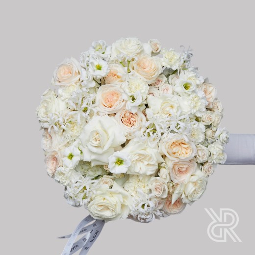 Bouquet 067 Букет с лентами с кустовой розой