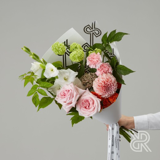 Bouquet 152 Букет в крафт бумаге с георгином