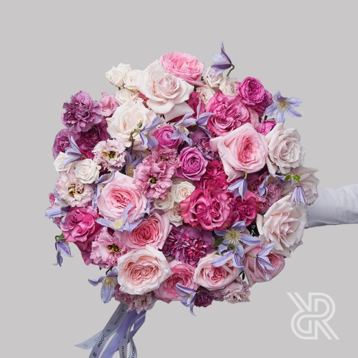 Bouquet 001 Букет с лентами с пионовидной розой и кустовой розой