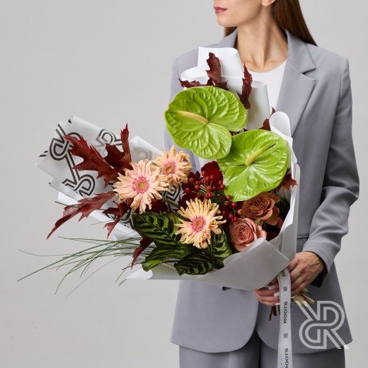 Bouquet 282 Букет в пленке с одноголовой розой и кустовой розой