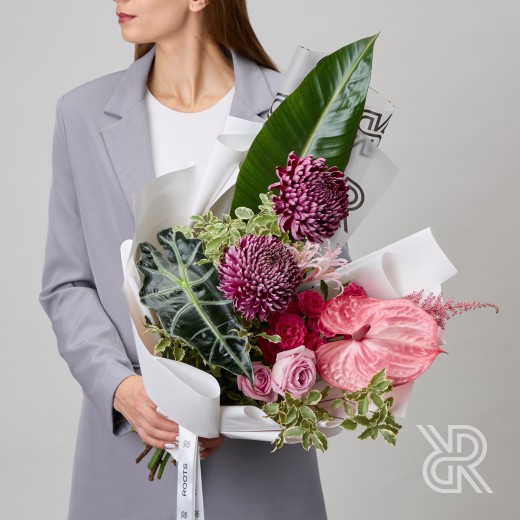 Bouquet 283 Букет в пленке с хризантемой и антуриумом