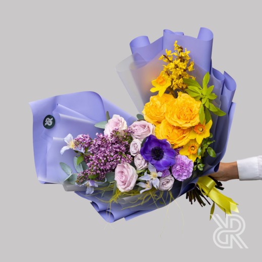 Bouquet 033 Букет в пленке с анемоном и нарциссом