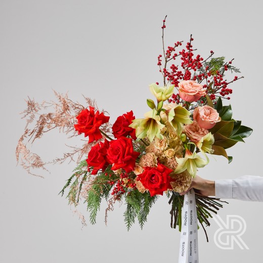 Bouquet 171 Букет с амариллисом и илексом