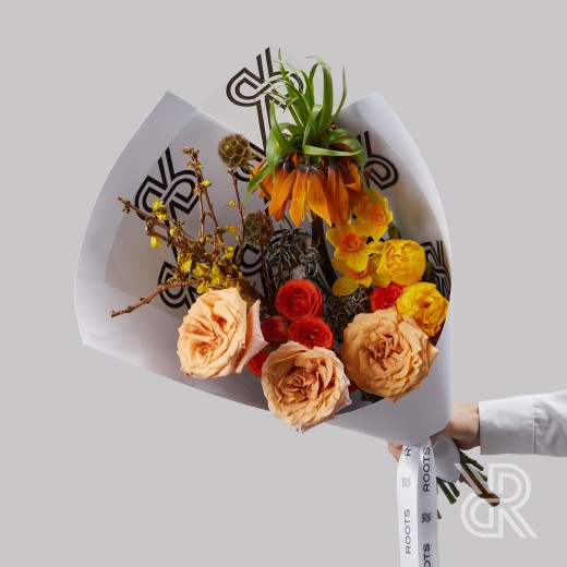 Bouquet 193 Букет в крафт бумаге с фриттилярией и розой